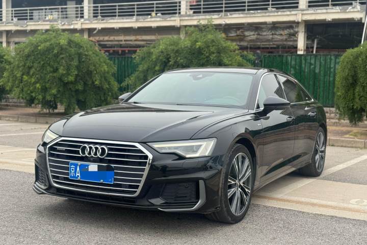 奥迪 A6L 45 TFSI quattro 尊享动感型