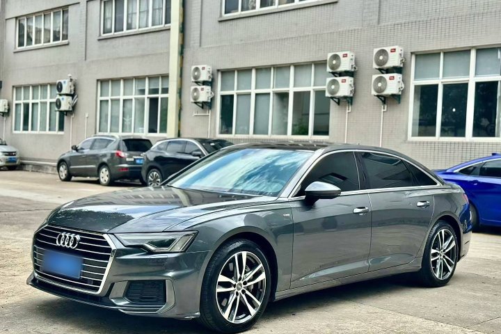 奥迪 A6L 40 TFSI 豪华动感型