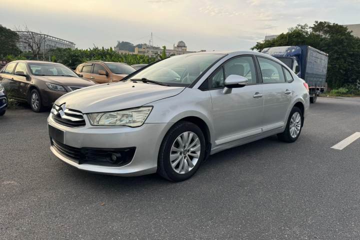 雪铁龙 世嘉 三厢 1.6L 手动品尚型