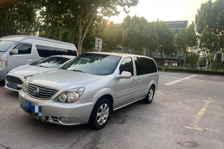 别克 GL8 陆尊 3.0L LT 豪华版