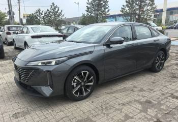 长安 逸动 2024款 1.5T GDI自动 尊贵型