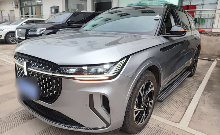 林肯 航海家 2025款 2.0T 四驱尊逸混动版