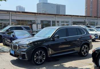 宝马 X5 2022款 xDrive 40Li 尊享型M运动套装