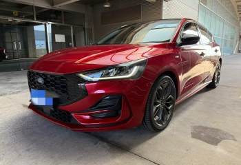 福特 福克斯 2021款 三厢 EcoBoost 180 自动ST Line