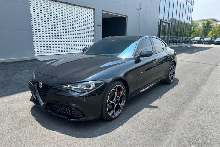 阿尔法·罗密欧 Giulia朱丽叶 2.0T 280HP 纵擎版