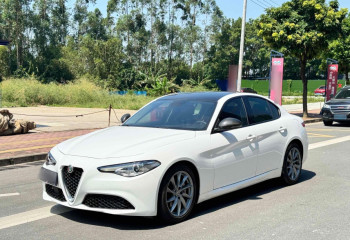 阿尔法·罗密欧 Giulia朱丽叶 2017款 2.0T 280HP 豪华版