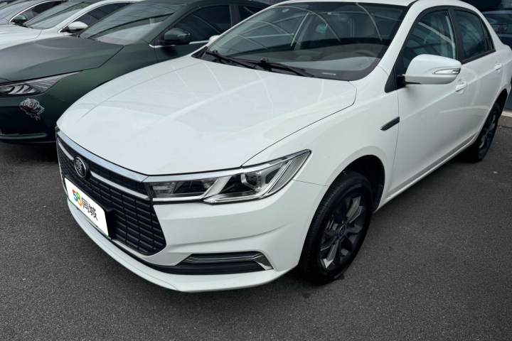 比亚迪 秦新能源 出行版