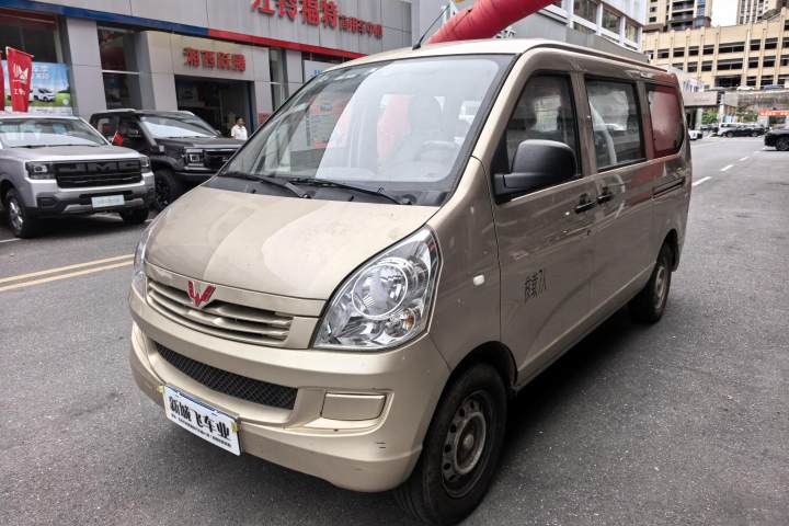 五菱汽车 五菱荣光 2021款 1.2L S 基本型7座LSI