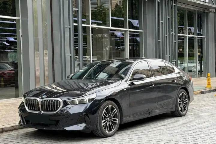 宝马 5系 530Li 领先型 M运动套装
