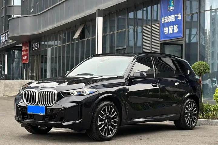宝马 X5 xDrive 40Li M运动曜夜套装