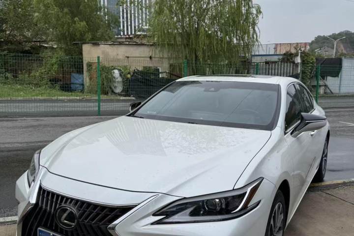 雷克萨斯 ES 200 卓越版