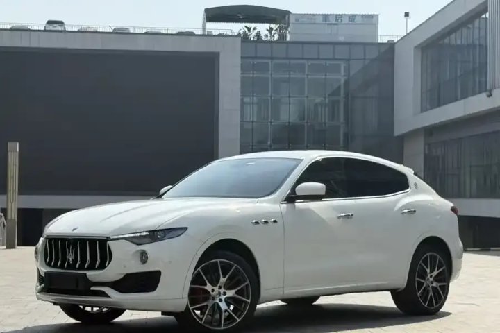 玛莎拉蒂 Levante 3.0T 标准型