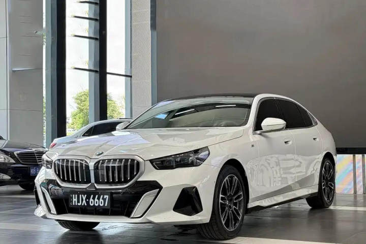 宝马 5系 530Li 领先型 M运动套装