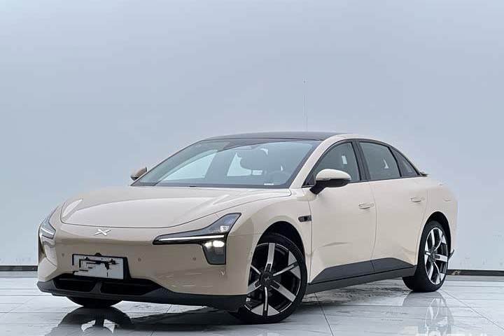 小鹏 MONA M03 620 超长续航