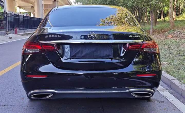 奔驰 E级 2022款 改款二 E 300 L 豪华型