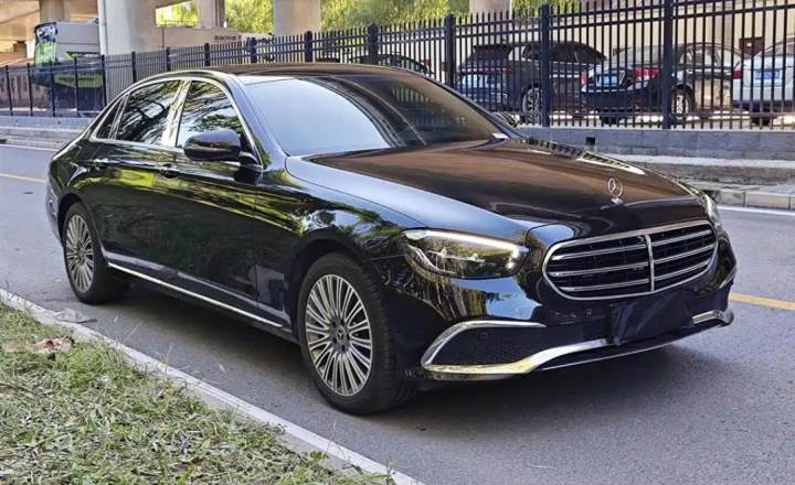 奔驰 E级 2022款 改款二 E 300 L 豪华型