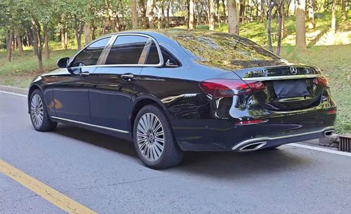 奔驰 E级 2022款 改款二 E 300 L 豪华型