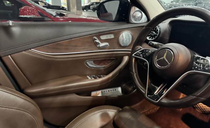 奔驰 E级 2022款 改款三 E 300 L 豪华型