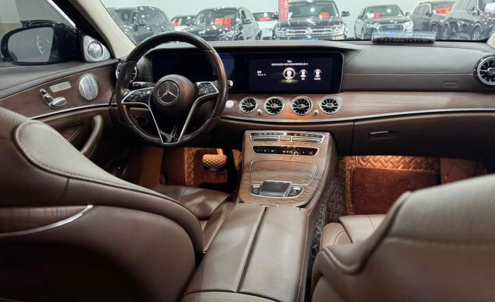 奔驰 E级 2022款 改款三 E 300 L 豪华型