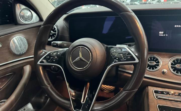 奔驰 E级 2022款 改款三 E 300 L 豪华型