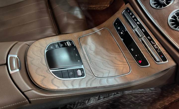 奔驰 E级 2022款 改款三 E 300 L 豪华型