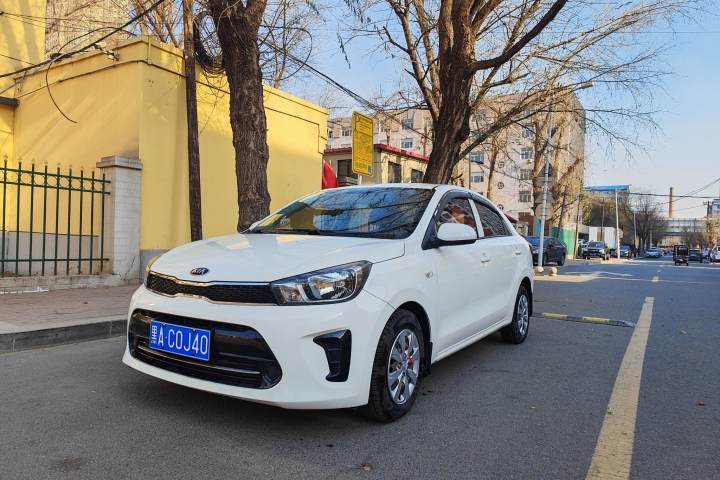 起亚 焕驰 1.4L 手动时尚版Smart