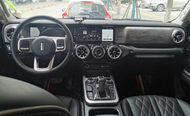 坦克 300 2021款 越野版 2.0T 征服者