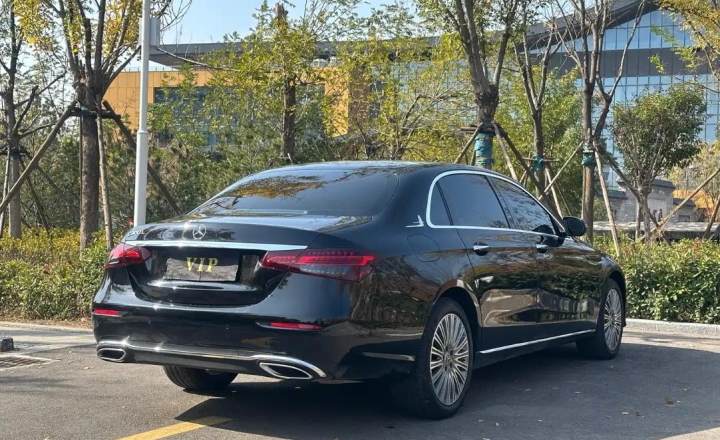 奔驰 E级 2022款 E 300 L 豪华型