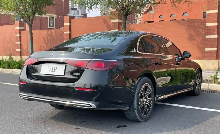 奔驰 E级 2024款 E 260 L