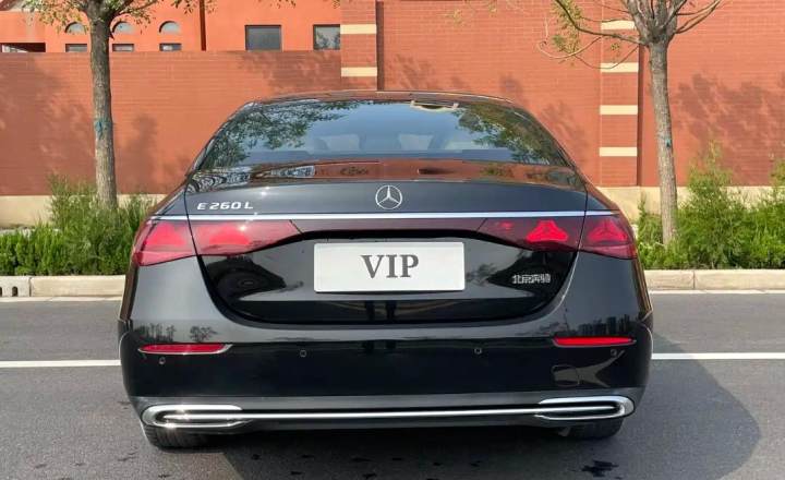 奔驰 E级 2024款 E 260 L