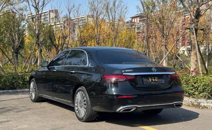 奔驰 E级 2022款 E 300 L 豪华型