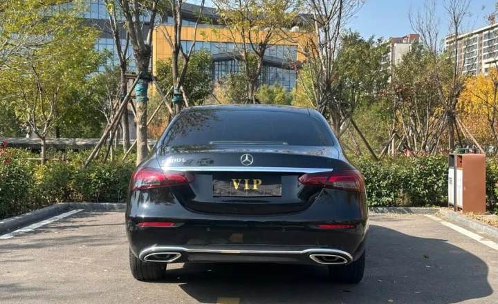 奔驰 E级 2022款 E 300 L 豪华型