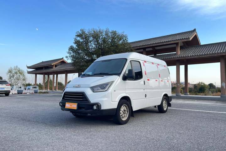 江铃 特顺 2.8T商运型长轴中顶3座JX493