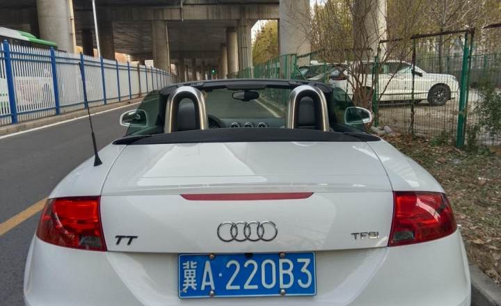 奥迪 TT 2011款 TT Roadster 2.0TFSI