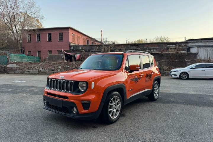Jeep 自由侠 220T 自动领先版