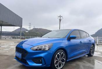 福特 福克斯 2021款 三厢 EcoBoost 180 自动ST Line