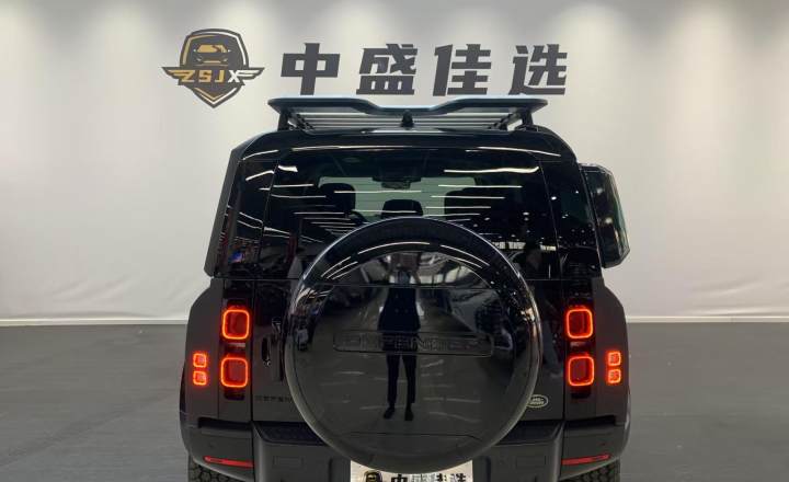 路虎 卫士 2023款 110 3.0T P400 暗黑特别版