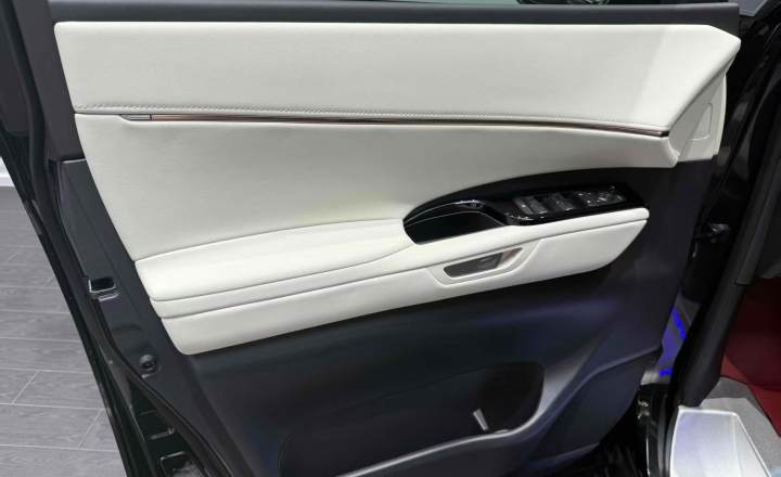 雷克萨斯 LM 2023款 500h 六座尊崇版