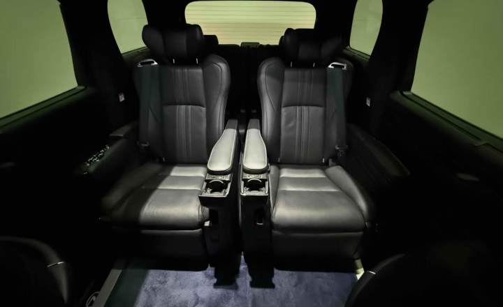 雷克萨斯 LM 2023款 350h 七座隽雅版