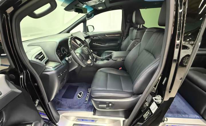 雷克萨斯 LM 2023款 350h 七座隽雅版