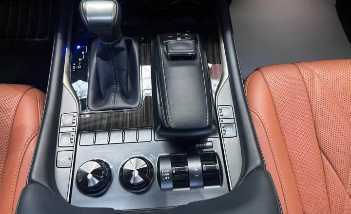 雷克萨斯 LX 2019款 570 巅峰特别版