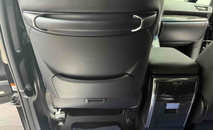 雷克萨斯 LM 2023款 350h 七座隽雅版