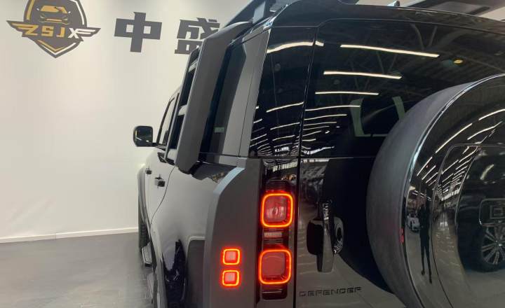 路虎 卫士 2023款 110 3.0T P400 暗黑特别版