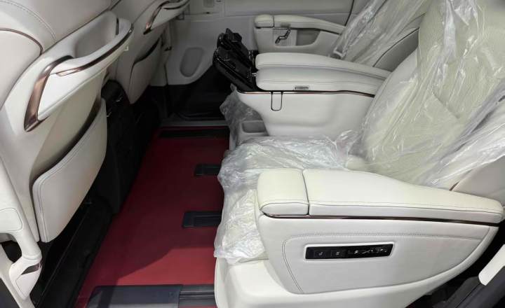 雷克萨斯 LM 2023款 500h 六座尊崇版