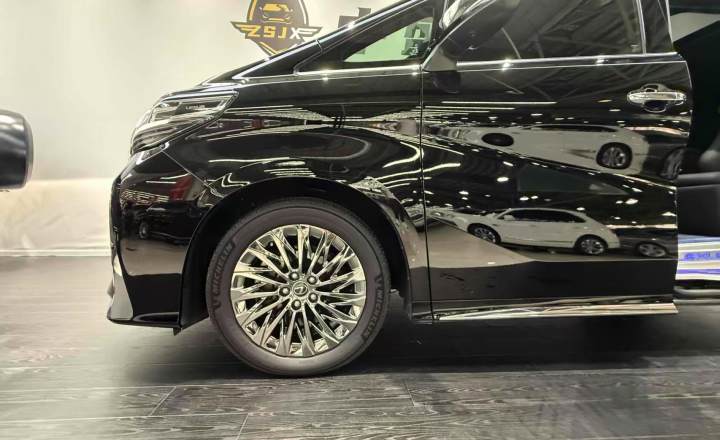 雷克萨斯 LM 2023款 350h 七座隽雅版