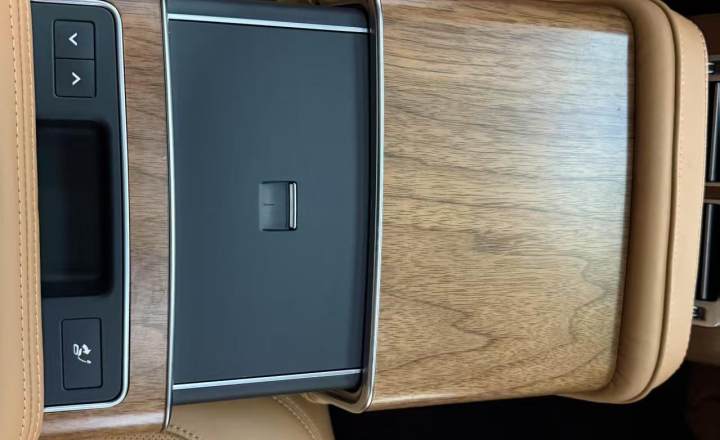 路虎 揽胜 2018款 5.0 SC V8 AB 尊崇创世加长版