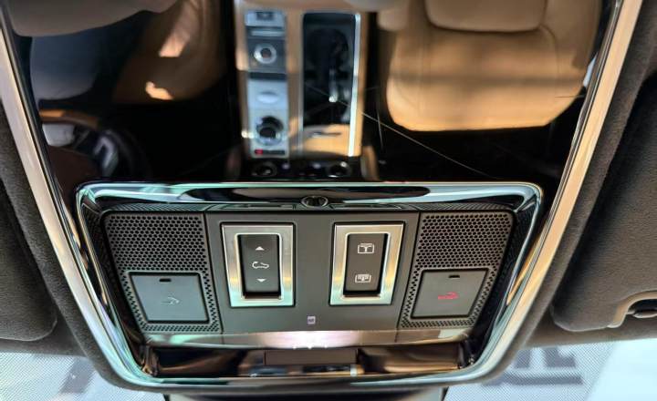 路虎 揽胜 2018款 5.0 SC V8 AB 尊崇创世加长版