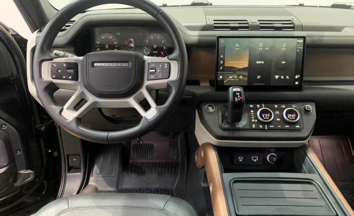 路虎 卫士 2023款 110 3.0T P400 暗黑特别版