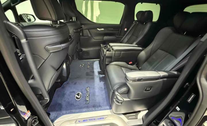 雷克萨斯 LM 2023款 350h 七座隽雅版