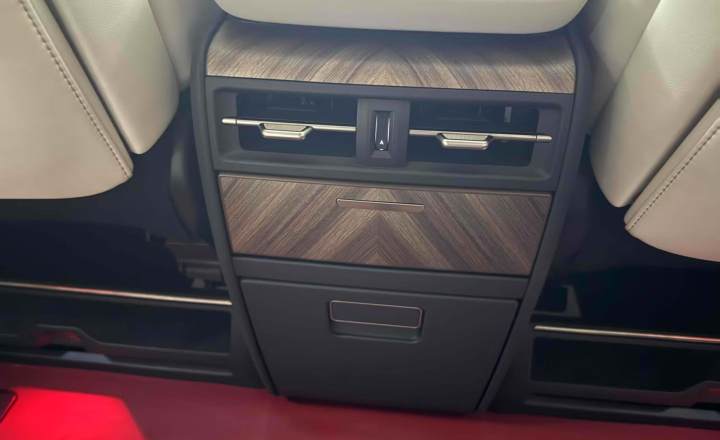 雷克萨斯 LM 2023款 500h 六座尊崇版